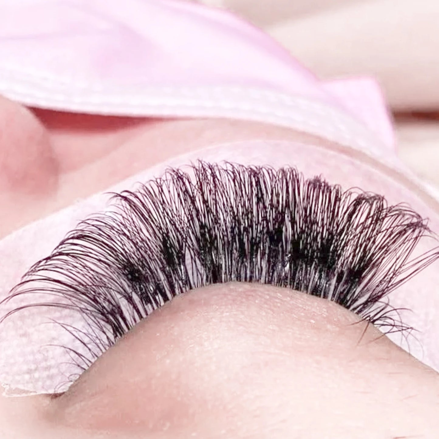 Easy Fanning Eyelash Extensions from the PenelopeRaine StatementLashes Collection